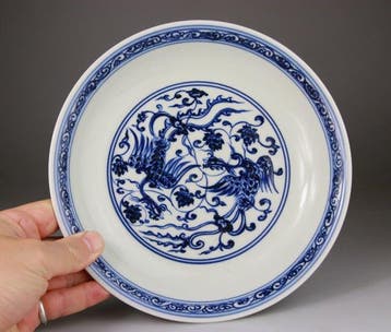 Bord van blauw-wit porselein - Feniks - Xuande-merkteken -