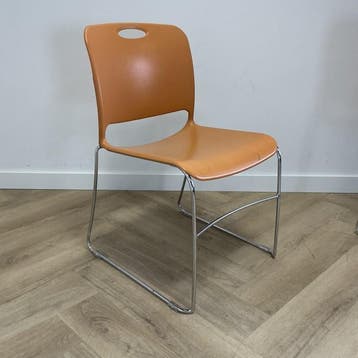 KI Maestro stapelstoel / kantinestoel, kunststof oranje -, Huis en Inrichting, Stoelen, Ophalen of Verzenden, Gebruikt, Stof, Eén