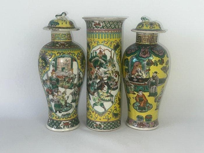Set van vazen in de late Qing-periode, Famille Rose-stijl,, Antiek en Kunst, Antiek | Overige Antiek
