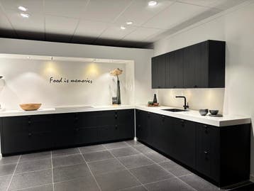 Systemat zwarte houtfineer keuken, Ophalen, Zwart, Nieuw, Dubbelwandige keuken