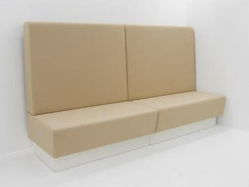 Treinbank - 152x172x74cm (hxbxd) - nieuw te stofferen, Zakelijke goederen, Kantoor en Winkelinrichting | Kantoormeubilair en Inrichting
