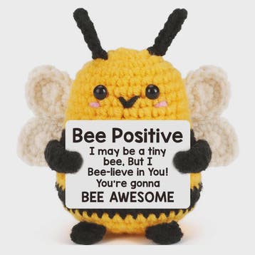 Schattige Gehaakte Bij - Motiverende Decoratie & Positieve E