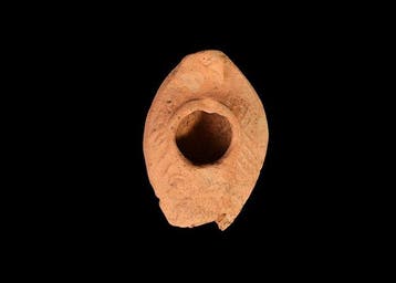 Byzantijns Terracotta Slipper-olielamp met geometrisch