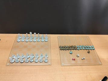 Schaakspel - chess& Backgammon - glas