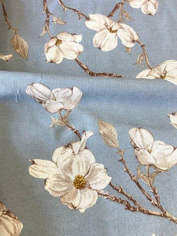 Meubilstof met een elegant magnolia-bloemmotief. - Textiel -, Antiek en Kunst