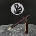 Pelikan - M250 Bordeaux - Gold Nib M Polished in New, Verzamelen, Pennenverzamelingen, Nieuw