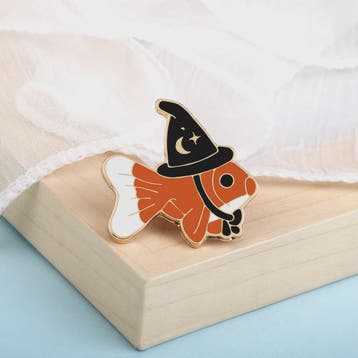 Grappige Vis Broche met Tovenaarshoed - Emaille Speld voor D, Verzenden, Nieuw