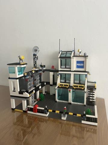 LEGO City Politiebureau 7744, Kinderen en Baby's, Speelgoed | Duplo en Lego, Verzenden, Zo goed als nieuw, Complete set, Lego