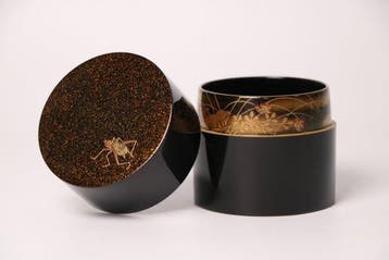 Doi Yoshimine - Theekistje / doosje - lak - Suzumushi Maki-e