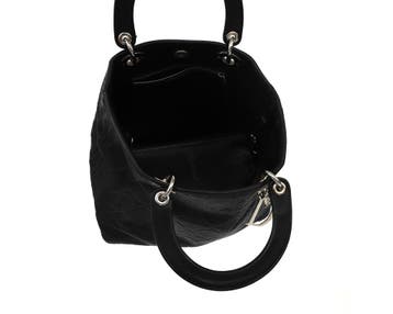 Een zwarte Christian Dior handtas, Gebruikt