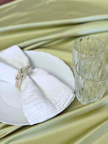 Elegante tafellaken voor grote bijeenkomsten. Franse