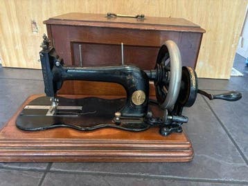Singer 12 K 1882 New Family Fiddle base Naaimachine -