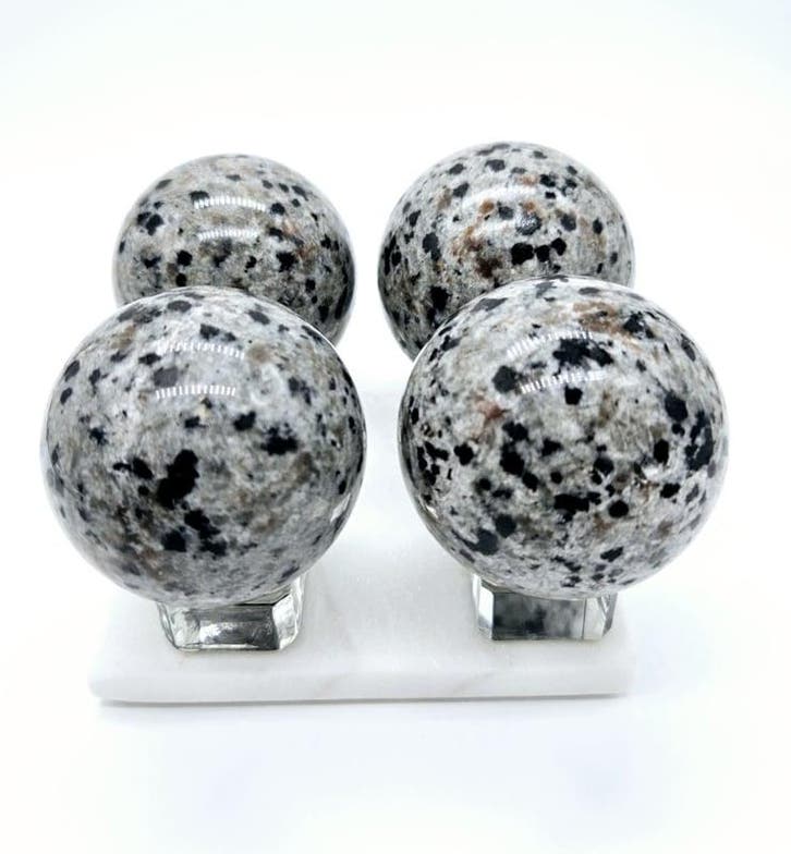 Yooperlite bol (UV bol) zie filmpje, Verzamelen, Mineralen en Fossielen, Ophalen of Verzenden