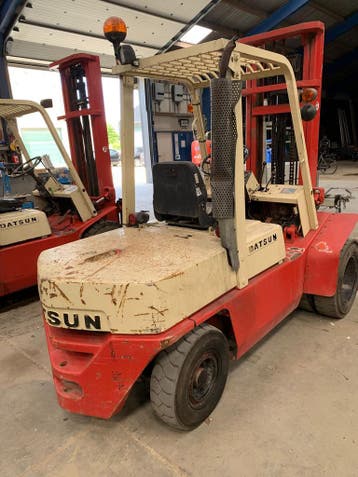 2x datsun / nissan - diesel heftruck - 3000kg 3.7m Hefhoogte, 1000 tot 2000 kg, Elektrisch, Heftruck, Jungheinrich 