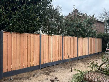 Schutting hout-beton met douglas planken € 125 p/m, Tuin en Terras, Schuttingen, Nieuw, Hout, 1 tot 2 meter