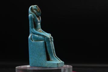 Oud-Egyptisch Faience Grote amulet van de god Thoth die op