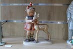 Goebel - M.I. Hummel - sculptuur, Hummel 136 V Meisje met