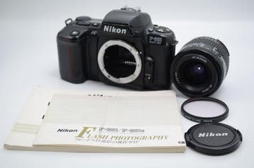 Nikon F-601 + AF NIKKOR 35-70mm F3.3-4.5 Analoge camera, Nieuw