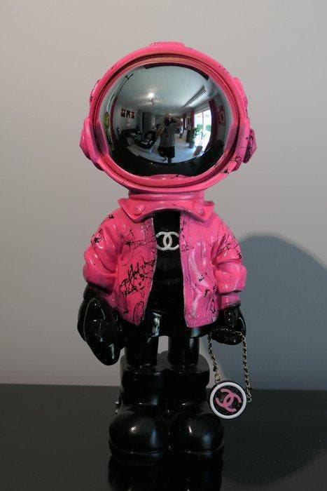 RichART - Astronaute version Chanel, Antiek en Kunst, Kunst | Designobjecten