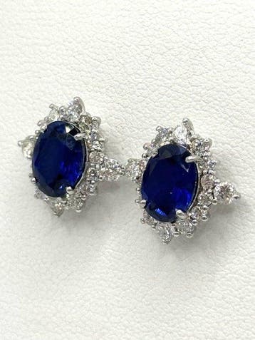 Oor manchet - 18 karaat Witgoud - 3.60ct. tw. Saffier -