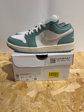 Nike - Air Jordan 1 Low - Sneakers - Maat: EU 38.5 - Nieuw, Nieuw