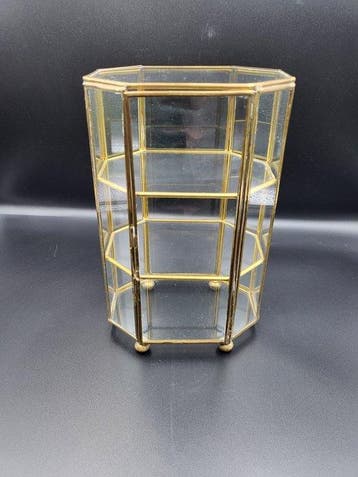 Vitrine présentoir en verre et laiton – Forme hexagonale -