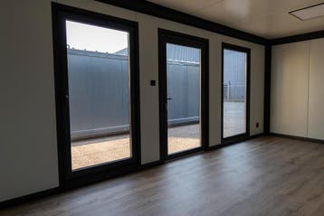 OK-Unit 5.20 m x 3.20 m | Kantoor in tuin | Prefab Kantoor, Kunststof, 200 tot 400 cm, Nieuw, 2 ramen