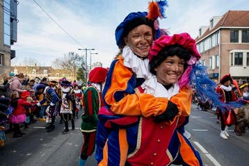 Te Huur in Utrecht & Hilversum Piet Sinterklaas kostuums, Ophalen, Nieuw