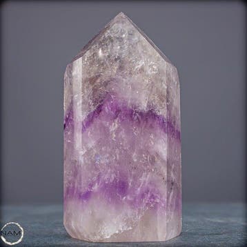 Natuurlijke Phantom-Amethist-obelisk uit Brazilië- 882.99 g