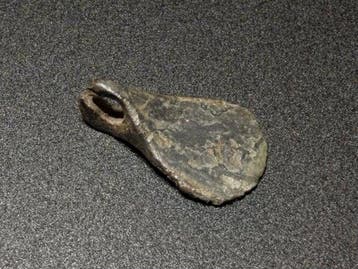 Viking periode Zilver Zeldzame krijgeramulet in de vorm van
