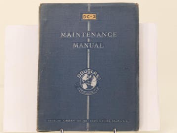 Douglas DC-3 – Maintenance Manual boek met blikken reclam., Ophalen of Verzenden, Nieuw