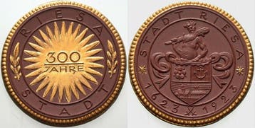 Porzellanmedaille braun, zum Teil vergoudet 1923 Sachsen..., Verzenden