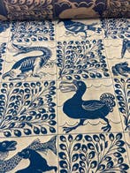 Zachte Jacquardstof met gestileerde bladmotieven en dieren,