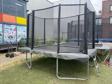 Berg Trampolines  Demo Favorit en Akrobat Orbit rechthoek, Ophalen, Zo goed als nieuw