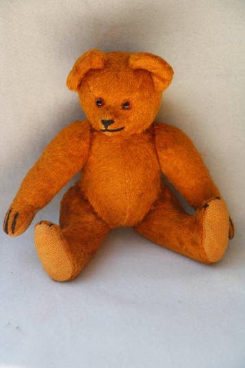 Bing toegeschreven: kleine teddybeer in zijdepluche -