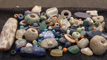 Oudegyptisch naar Romeins Glas meer dan honderd oude kralen, Sieraden, Tassen en Uiterlijk, Antieke sieraden