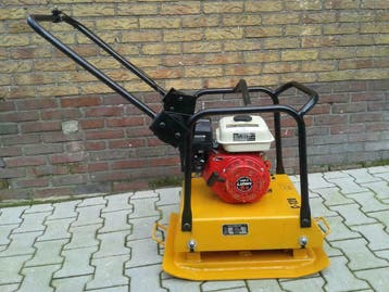 nieuwe trilplaat met benzinemotor, wielstel en rubber plaat, Ophalen of Verzenden, Nieuw