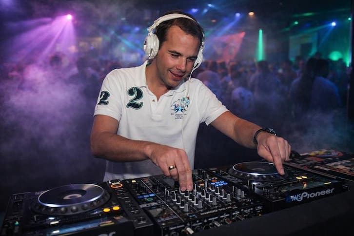 Feestje? Allround dj huren met licht en geluid | vanaf €495, Diensten en Vakmensen, Muzikanten, Artiesten en Dj's, Dj
