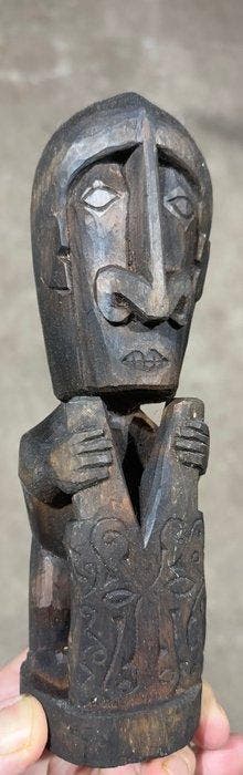 Klassieke korwar-figuur uit Biak, Papua - karwar -