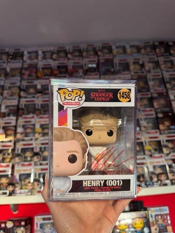 Funko - Funko Pop - henry stranger things autografato