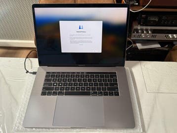 Apple MacBook Pro 15.5, HexaCore i7, 16GB RAM, 512GB NVMe -, Nieuw