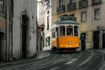 Viktoria Farkas - The Yellow Rhythm of Lisbon