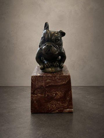 sculptuur, Bronzen bulldog op roodmarmeren sokkel – gemerkt