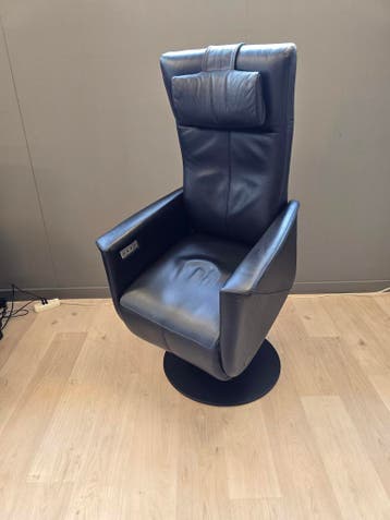 Prominent Toscana zwart leren sta op en relaxfauteuil, Minder dan 75 cm, Ophalen of Verzenden, Zo goed als nieuw, 50 tot 75 cm