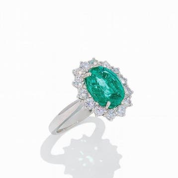 Ring - 18 karaat Witgoud - 5.30ct. tw. Smaragd - Diamant -, Nieuw