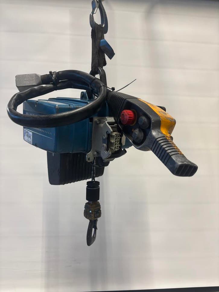 Demag kettingtakel DC-PRO 250 H5 V8/2 Ref. T0100, Doe-het-zelf en Verbouw, Lieren en Takels, Zo goed als nieuw, Ophalen