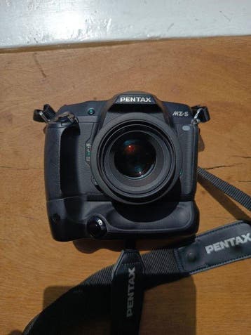 Pentax Pentax MZ-S + Pentax-F 50mm f/1.7 + Battery Grip, Nieuw