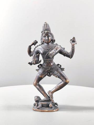 Zuid-India – Vijayanagara-traditie Terracotta Shiva Nataraja