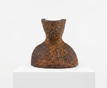 Josep Maria Subirachs (1927-2014) - sculptuur, Female Bust -