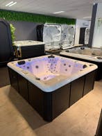 Luxe 5-persoons spa / jacuzzi – direct plug & play (220V), Ophalen, Zo goed als nieuw, Pomp, Vast